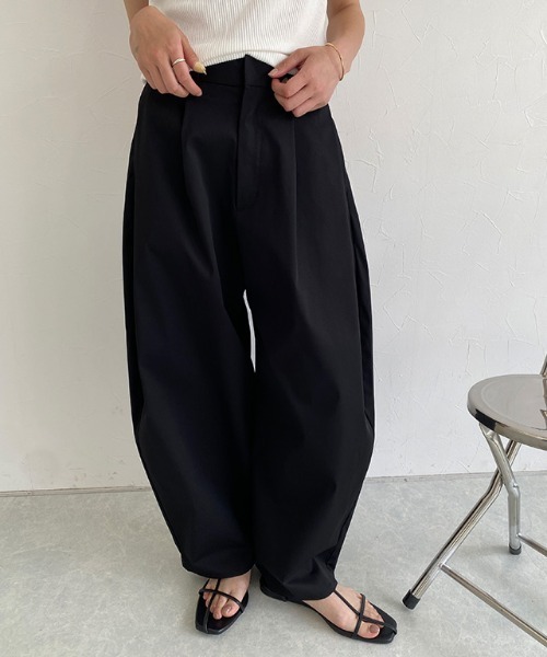 ECLAM(クラム)の「サイドタックコクーンパンツ(その他パンツ・レディース・ブラック/ライトベージュ・M)」の17枚目の写真