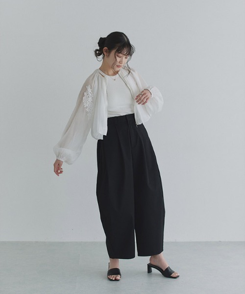 ECLAM(クラム)の「サイドタックコクーンパンツ(その他パンツ・レディース・ブラック/ライトベージュ・M)」の6枚目の写真