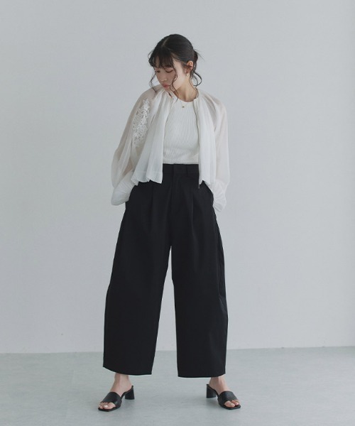 ECLAM(クラム)の「サイドタックコクーンパンツ(その他パンツ・レディース・ブラック/ライトベージュ・M)」の7枚目の写真