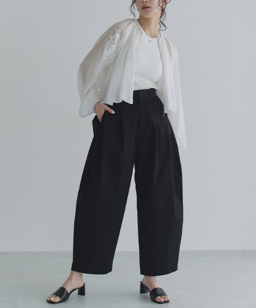 ECLAM(クラム)の「サイドタックコクーンパンツ(その他パンツ・レディース・ブラック/ライトベージュ・M)」の8枚目の写真