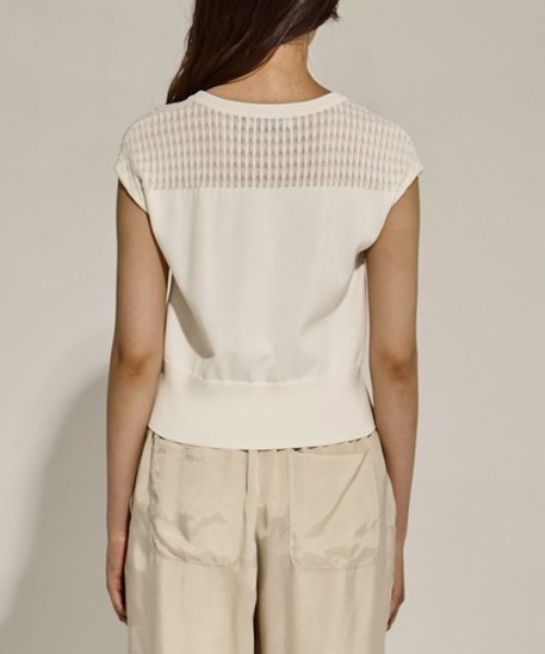WRAPINKNOT（ラッピンノット）の「【WRAPINKNOTラッピンノット】《STUDIOUS別注》lace nosleeve cardigan/レースノースリーブカーディガン（カーディガン/ボレロ・レディース・レッド/オフホワイト/ブラック・FREE）」の4枚目の写真