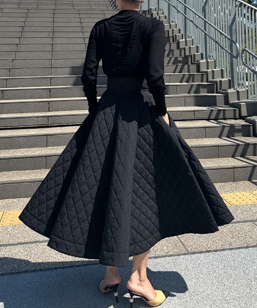 JENNE(ジェンヌ)の「機能中綿キルティングスカート(スカート・レディース・ブラック/ネイビー/ホワイト・SMALL/MEDIUM/LARGE)」の5枚目の写真
