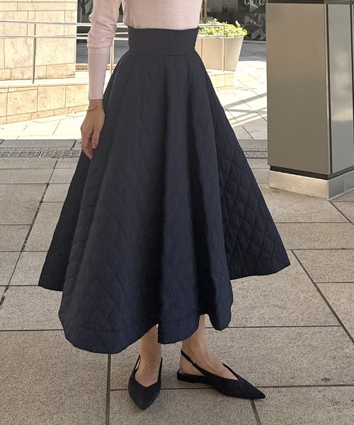 JENNE(ジェンヌ)の「機能中綿キルティングスカート(スカート・レディース・ブラック/ネイビー/ホワイト・SMALL/MEDIUM/LARGE)」の9枚目の写真