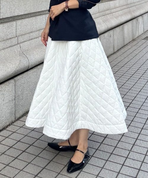 JENNE(ジェンヌ)の「機能中綿キルティングスカート(スカート・レディース・ブラック/ネイビー/ホワイト・SMALL/MEDIUM/LARGE)」の14枚目の写真