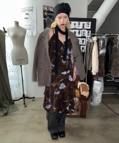 SHAGGIE(シャギー)の「フラワープリントラッフルロングワンピース(ワンピース・レディース・ブラウン・SMALL/MEDIUM)」の7枚目の写真