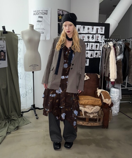 SHAGGIE(シャギー)の「フラワープリントラッフルロングワンピース(ワンピース・レディース・ブラウン・SMALL/MEDIUM)」の8枚目の写真