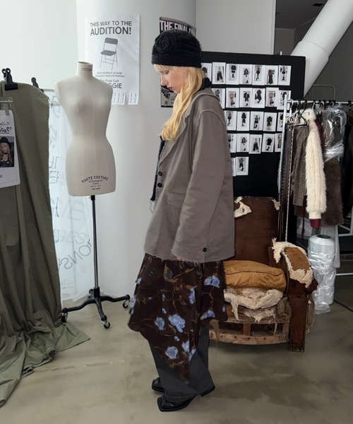 SHAGGIE(シャギー)の「フラワープリントラッフルロングワンピース(ワンピース・レディース・ブラウン・SMALL/MEDIUM)」の9枚目の写真