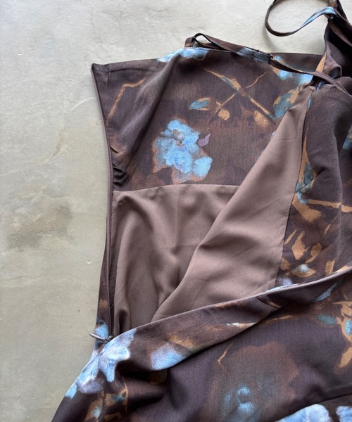 SHAGGIE(シャギー)の「フラワープリントラッフルロングワンピース(ワンピース・レディース・ブラウン・SMALL/MEDIUM)」の17枚目の写真