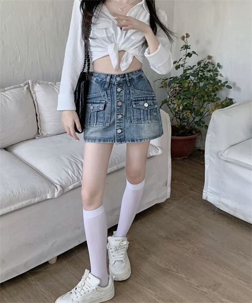 FREE STYLISTS（フリー スタイリスト）の「フロントボタンデニムミニ