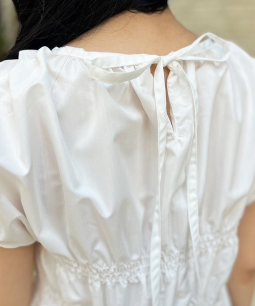 MODE ROBE（モードローブ）の「シャーリングブラウス（Tシャツ/カットソー・レディース・ブラック/ホワイト・FREE）」の5枚目の写真