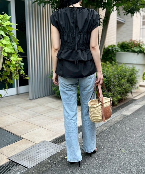 MODE ROBE（モードローブ）の「シャーリングブラウス（Tシャツ/カットソー・レディース・ブラック/ホワイト・FREE）」の16枚目の写真