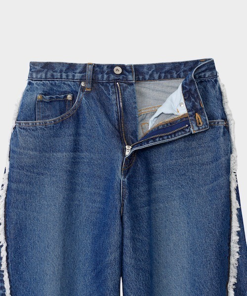 CINOH(チノ)の「SIDE FRINGE PANTS(デニムパンツ・メンズ・ブルー・1/5/6/3/2)」の2枚目の写真