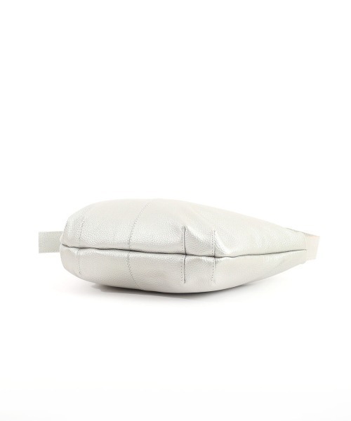 COOCO シュリンクレザーハーフムーンショルダーバッグ（ショルダー