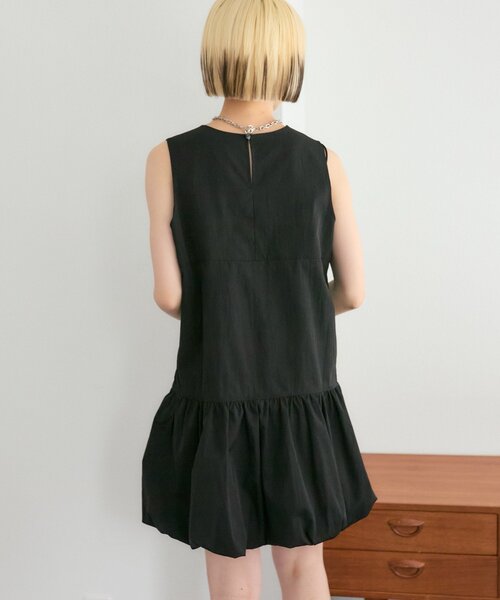 w closet(ダブルクローゼット)の「【25AW】【3点セット/3色展開】シュシュ衿付きバルーンワンピ(ワンピース・レディース・オフホワイト/サックスブルー/ブラック・FREE)」の4枚目の写真