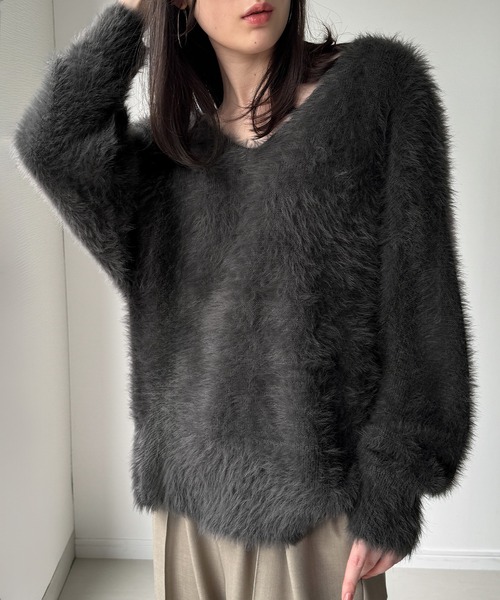 junoah(ジュノア)の「バックリボンフェザーニットトップス(ニット/セーター・レディース・ブラック/グレイッシュベージュ/アイボリー/チャコール・FREE)」の8枚目の写真