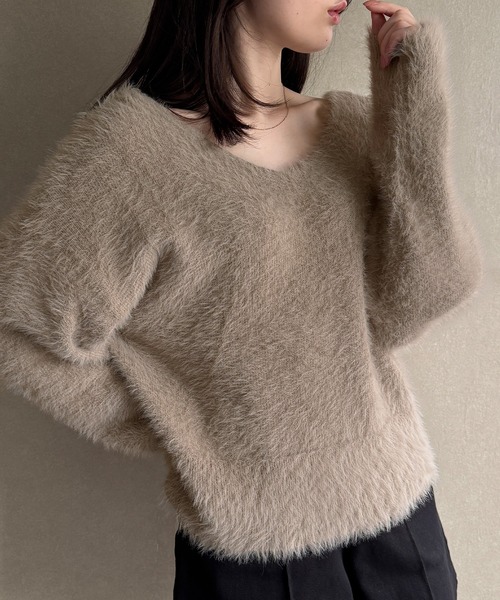 junoah(ジュノア)の「バックリボンフェザーニットトップス(ニット/セーター・レディース・ブラック/グレイッシュベージュ/アイボリー/チャコール・FREE)」の10枚目の写真