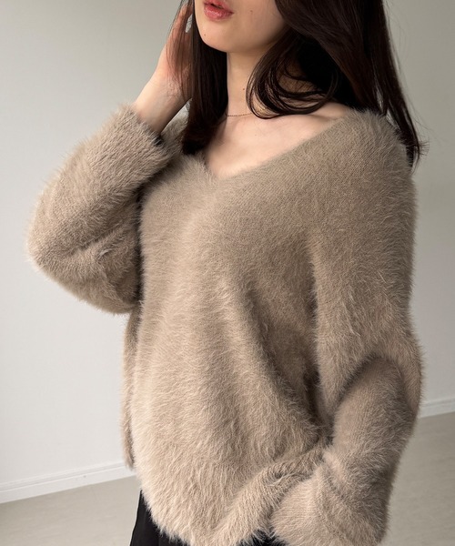 junoah(ジュノア)の「バックリボンフェザーニットトップス(ニット/セーター・レディース・ブラック/グレイッシュベージュ/アイボリー/チャコール・FREE)」の11枚目の写真
