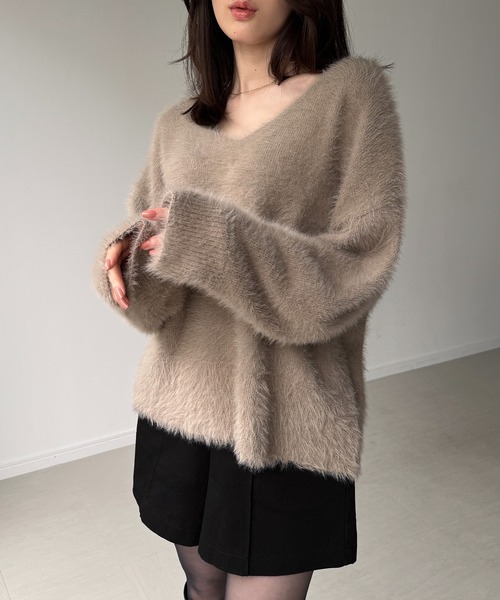 junoah(ジュノア)の「バックリボンフェザーニットトップス(ニット/セーター・レディース・ブラック/グレイッシュベージュ/アイボリー/チャコール・FREE)」の14枚目の写真