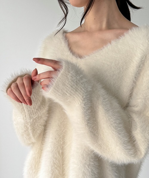 junoah(ジュノア)の「バックリボンフェザーニットトップス(ニット/セーター・レディース・ブラック/グレイッシュベージュ/アイボリー/チャコール・FREE)」の16枚目の写真