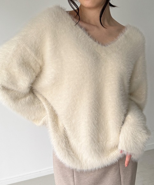 junoah(ジュノア)の「バックリボンフェザーニットトップス(ニット/セーター・レディース・ブラック/グレイッシュベージュ/アイボリー/チャコール・FREE)」の17枚目の写真