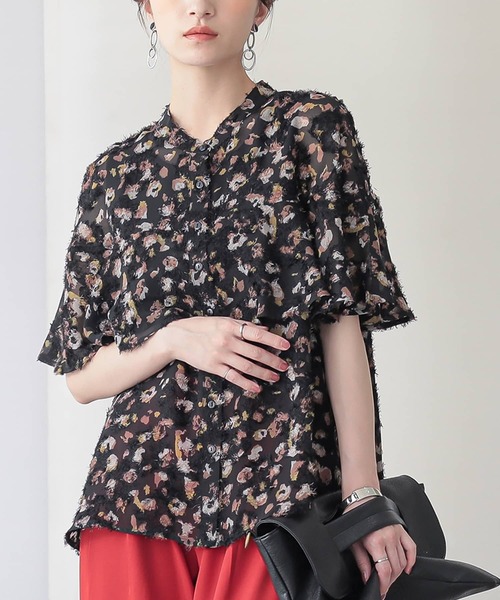 n'OrLABEL（ノアールレーベル）の「『カットジャカードプリントフレア袖ブラウス』（シャツ/ブラウス・レディース・ベージュ/グリーン/ブラック・1/2）」の2枚目の写真