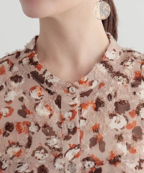 n'OrLABEL（ノアールレーベル）の「『カットジャカードプリントフレア袖ブラウス』（シャツ/ブラウス・レディース・ベージュ/グリーン/ブラック・1/2）」の5枚目の写真