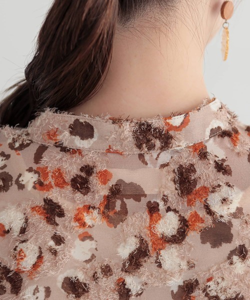 n'OrLABEL（ノアールレーベル）の「『カットジャカードプリントフレア袖ブラウス』（シャツ/ブラウス・レディース・ベージュ/グリーン/ブラック・1/2）」の6枚目の写真