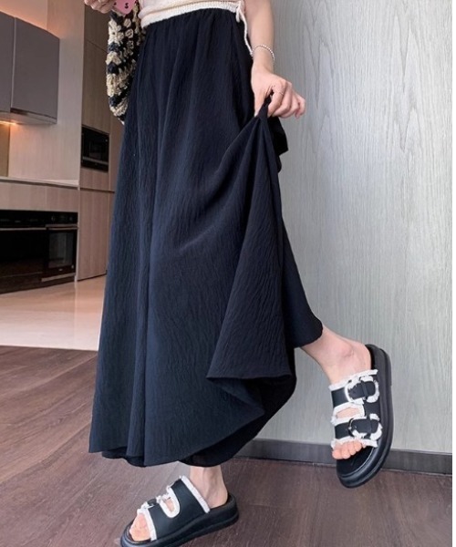 cammie(キャミー)の「しわ加工スカート見えフレアパンツ(その他パンツ・レディース・ラベンダー/ブラック/ホワイト・LARGE/MEDIUM)」の11枚目の写真
