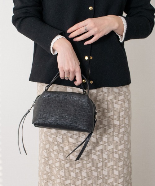 RIPANI(リパーニ)の「【RIPANI】ボックスシルエットレザーハンドバッグ(Q56521)(ハンドバッグ・レディース・ダークグレー/ブラック・ALL)」の2枚目の写真