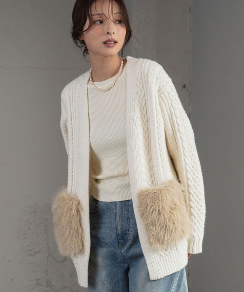 ELFRANK(エルフランク)の「ファーポケット ケーブルニットカーディガン(カーディガン/ボレロ・レディース・アイボリー/グレー・FREE)」の14枚目の写真