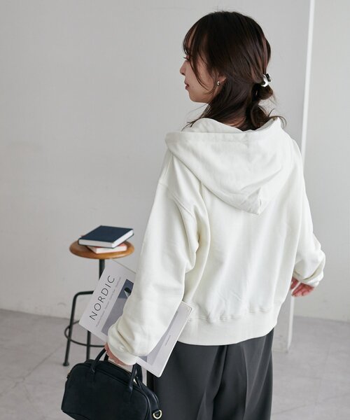 DISCOAT(ディスコート)の「裏毛Wジップパーカー(パーカー・レディース・ネイビー/アイボリー/ライトグレー・FREE)」の8枚目の写真