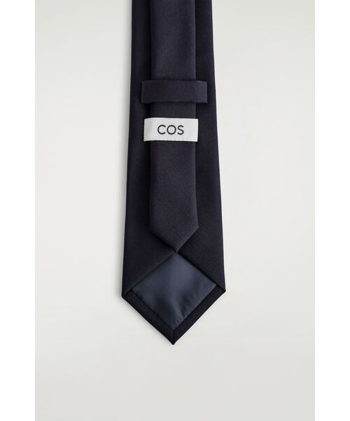 COS(コス)の「ウールタイ(ネクタイ・メンズ・Navy・ONE SIZE)」の4枚目の写真