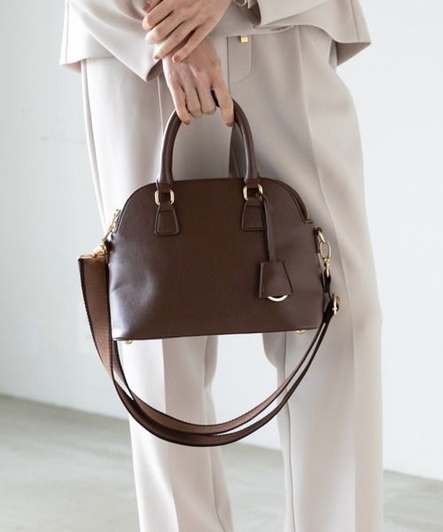 Elura(エルーラ)の「リュクスラインテープバッグ/579686(ハンドバッグ・レディース・ベージュ/ブラック/ダークブラウン/キャメル・ONE SIZE)」の3枚目の写真