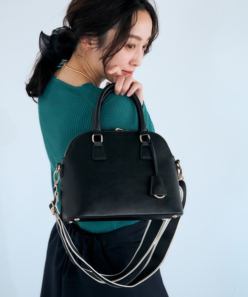 Elura(エルーラ)の「リュクスラインテープバッグ/579686(ハンドバッグ・レディース・ベージュ/ブラック/ダークブラウン/キャメル・ONE SIZE)」の2枚目の写真