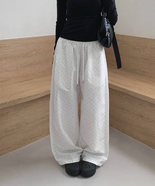 anyonemore（エニワンモア）の「レースラインドット柄ワイドトラックパンツ（その他パンツ・レディース・ブラック/ネイビー/アイボリー・FREE）」の2枚目の写真