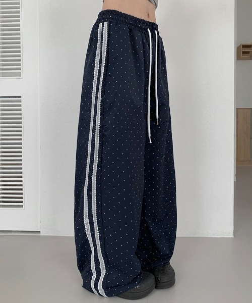 anyonemore（エニワンモア）の「レースラインドット柄ワイドトラックパンツ（その他パンツ・レディース・ブラック/ネイビー/アイボリー・FREE）」の3枚目の写真