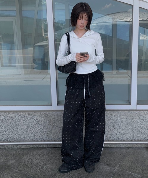 anyonemore（エニワンモア）の「レースラインドット柄ワイドトラックパンツ（その他パンツ・レディース・ブラック/ネイビー/アイボリー・FREE）」の11枚目の写真