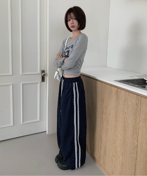 anyonemore（エニワンモア）の「レースラインドット柄ワイドトラックパンツ（その他パンツ・レディース・ブラック/ネイビー/アイボリー・FREE）」の20枚目の写真