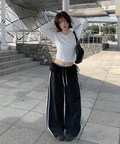 anyonemore（エニワンモア）の「レースラインドット柄ワイドトラックパンツ（その他パンツ・レディース・ブラック/ネイビー/アイボリー・FREE）」の9枚目の写真