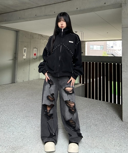 KsG(ケーエスジー)の「Studs Line Zip Hoodie(パーカー・レディース・ホワイト/ブラック・SMALL/MEDIUM/LARGE)」の6枚目の写真