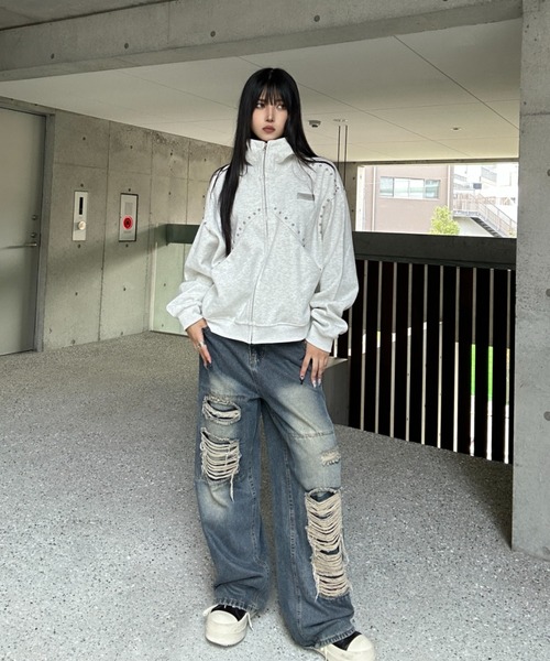 KsG(ケーエスジー)の「Studs Line Zip Hoodie(パーカー・レディース・ホワイト/ブラック・SMALL/MEDIUM/LARGE)」の3枚目の写真