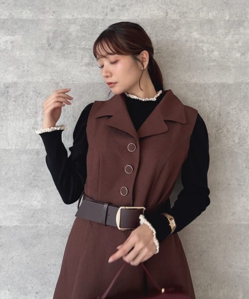 an another angelus(アンアナザーアンジェラス)の「ベルト付きウールライク開衿ジレワンピース(ワンピース・レディース・ブラウン/グレー・FREE)」の5枚目の写真