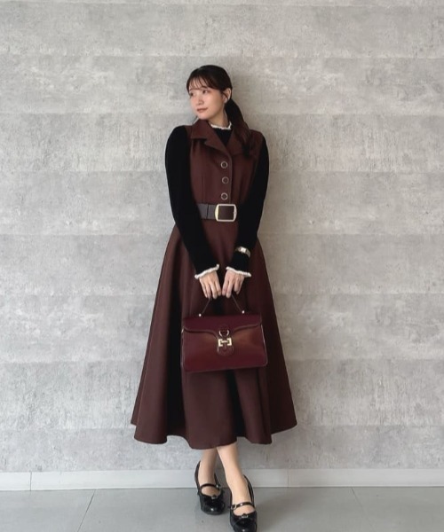 an another angelus(アンアナザーアンジェラス)の「ベルト付きウールライク開衿ジレワンピース(ワンピース・レディース・ブラウン/グレー・FREE)」の7枚目の写真