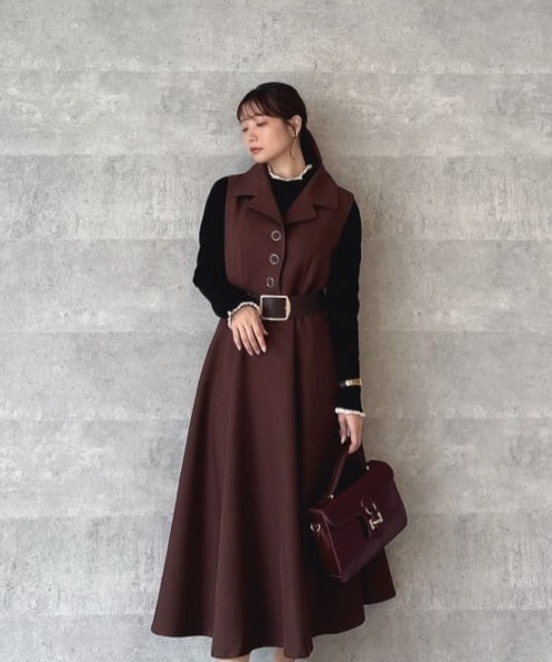 an another angelus(アンアナザーアンジェラス)の「ベルト付きウールライク開衿ジレワンピース(ワンピース・レディース・ブラウン/グレー・FREE)」の8枚目の写真