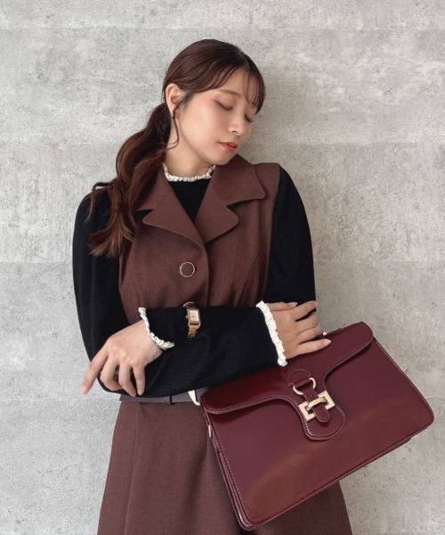 an another angelus(アンアナザーアンジェラス)の「ベルト付きウールライク開衿ジレワンピース(ワンピース・レディース・ブラウン/グレー・FREE)」の9枚目の写真