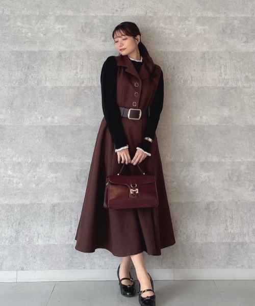 an another angelus(アンアナザーアンジェラス)の「ベルト付きウールライク開衿ジレワンピース(ワンピース・レディース・ブラウン/グレー・FREE)」の11枚目の写真