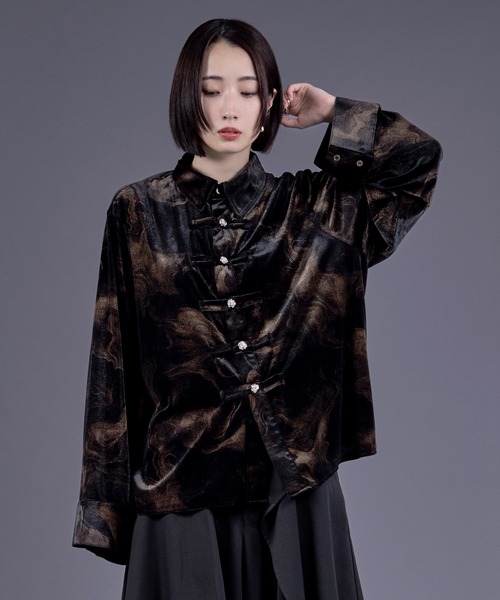 Ellno Loset(エルノロゼット)の「ニュアンスガラベロアシルバーボタンチャイナシャツ(シャツ/ブラウス・メンズ・ブラック×ブルー/ブラック系その他・SMALL/MEDIUM/LARGE)」の1枚目の写真