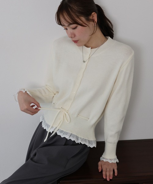 BLUEEAST(ブルーイースト)の「《新色追加》レースドッキングニットカーディガン(カーディガン/ボレロ・レディース・アイボリー/ブラック/グレー/ピンク・MEDIUM)」の2枚目の写真