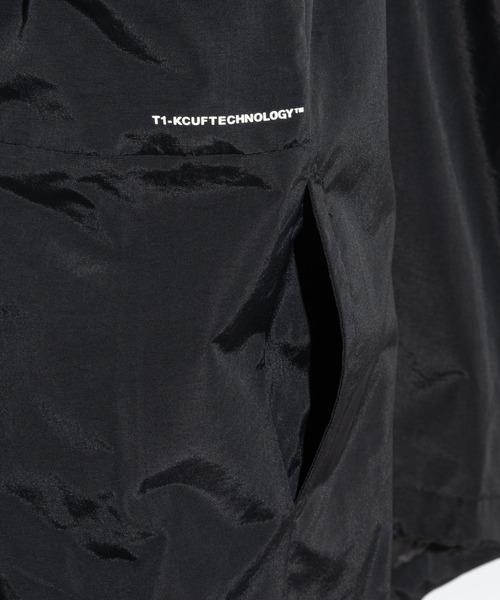 HUF（ハフ）の「HUF ALL CAPS SHELL JACKET ハフ オールキャップス ナイロンジャケット（ナイロンジャケット・メンズ・ブラック・SMALL/MEDIUM/X-LARGE/LARGE）」の4枚目の写真