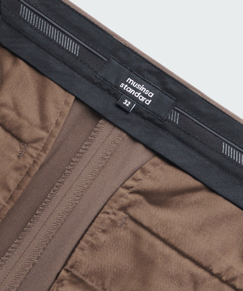 MUSINSA STANDARD（ムシンサスタンダード）の「軽量テーパード隠しバンディングクロップドスラックス[ライトブラウン]（スラックス・メンズ・その他・31/33/26/27/28/29/40/38/42/36/32/30）」の4枚目の写真